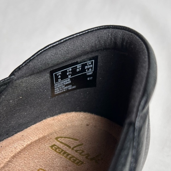 Clarks Women's Black Leather Loafers - Picture 4 of 12
